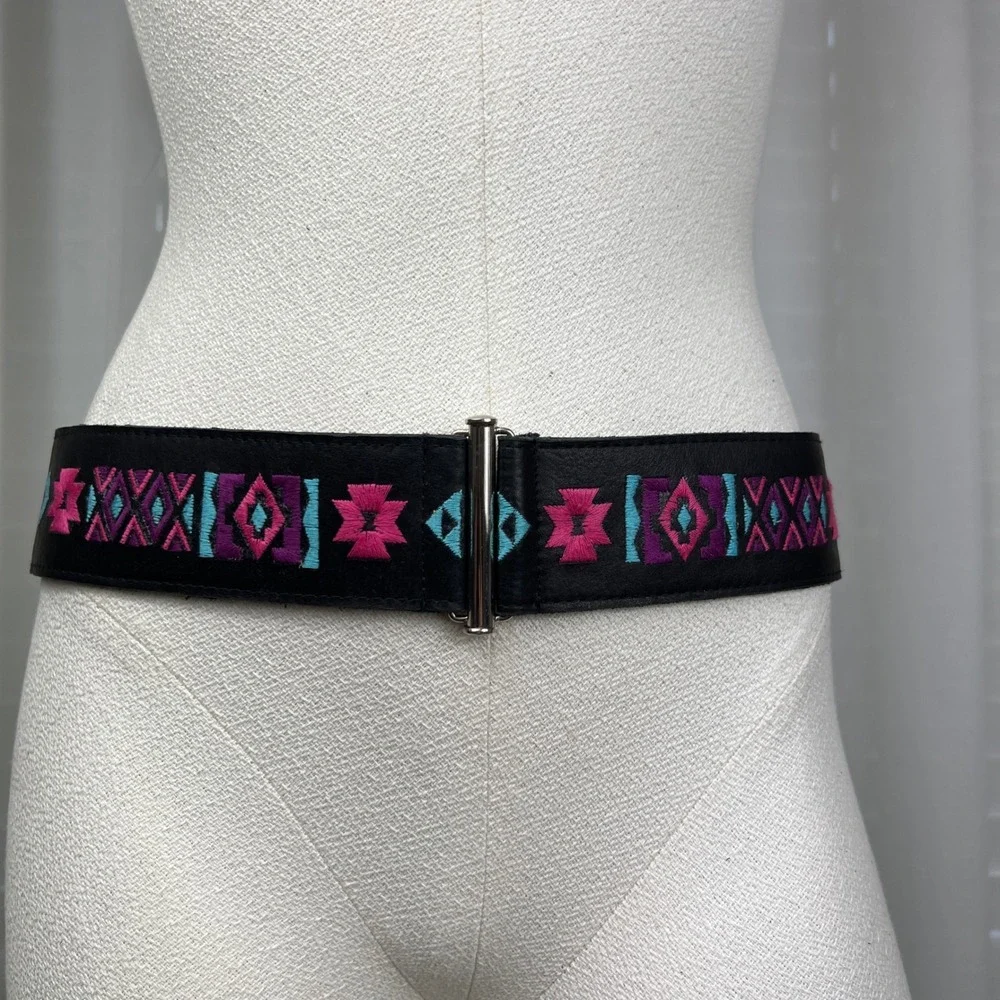 Womens Black Leather Embroidered Southwestern‎ Elastic Waist Belt M Festival USA